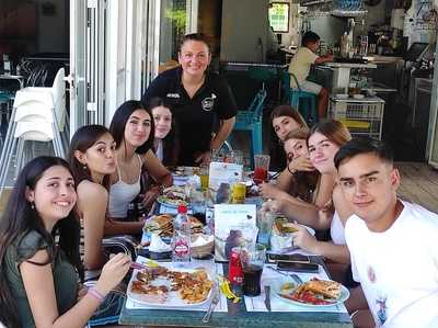 A Tu Gusto, Hamburguesería