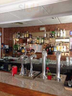 Pottsies Family Sports Bar