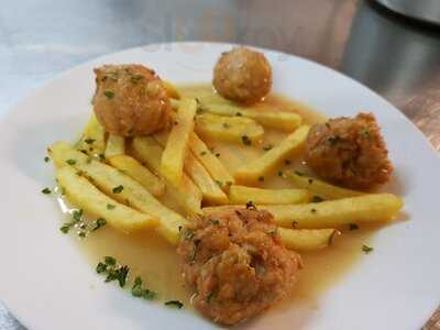 Cafetería De Usos Múltiples