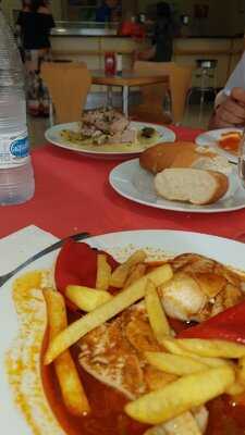 Cafetería De Usos Múltiples