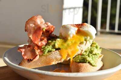 Ros Coffee Bar & Snacks