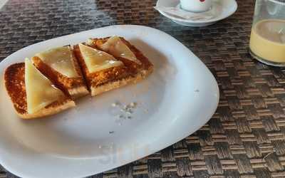 Rick’s Café Bistro Billiards