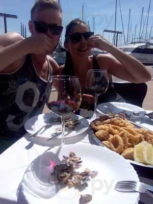 Le Glass Lounge Club