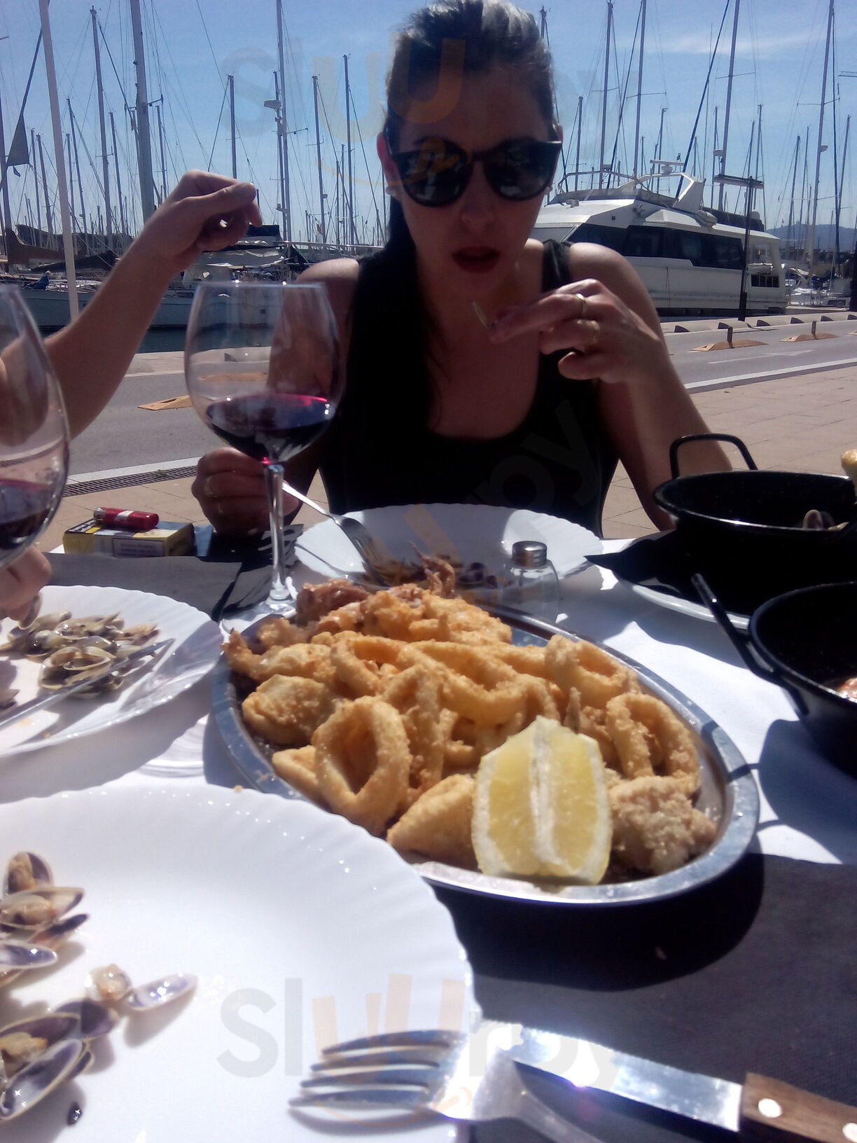 Le Glass Lounge Club