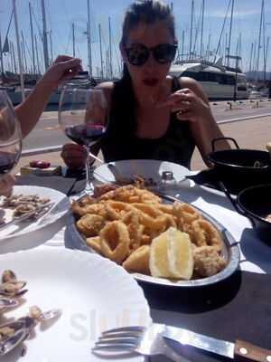 Le Glass Lounge Club