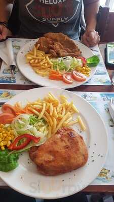 La Perla Bar Restaurant