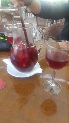 La Perla Bar Restaurant