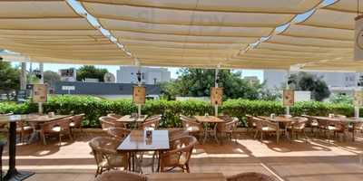 La Perla Bar Restaurant