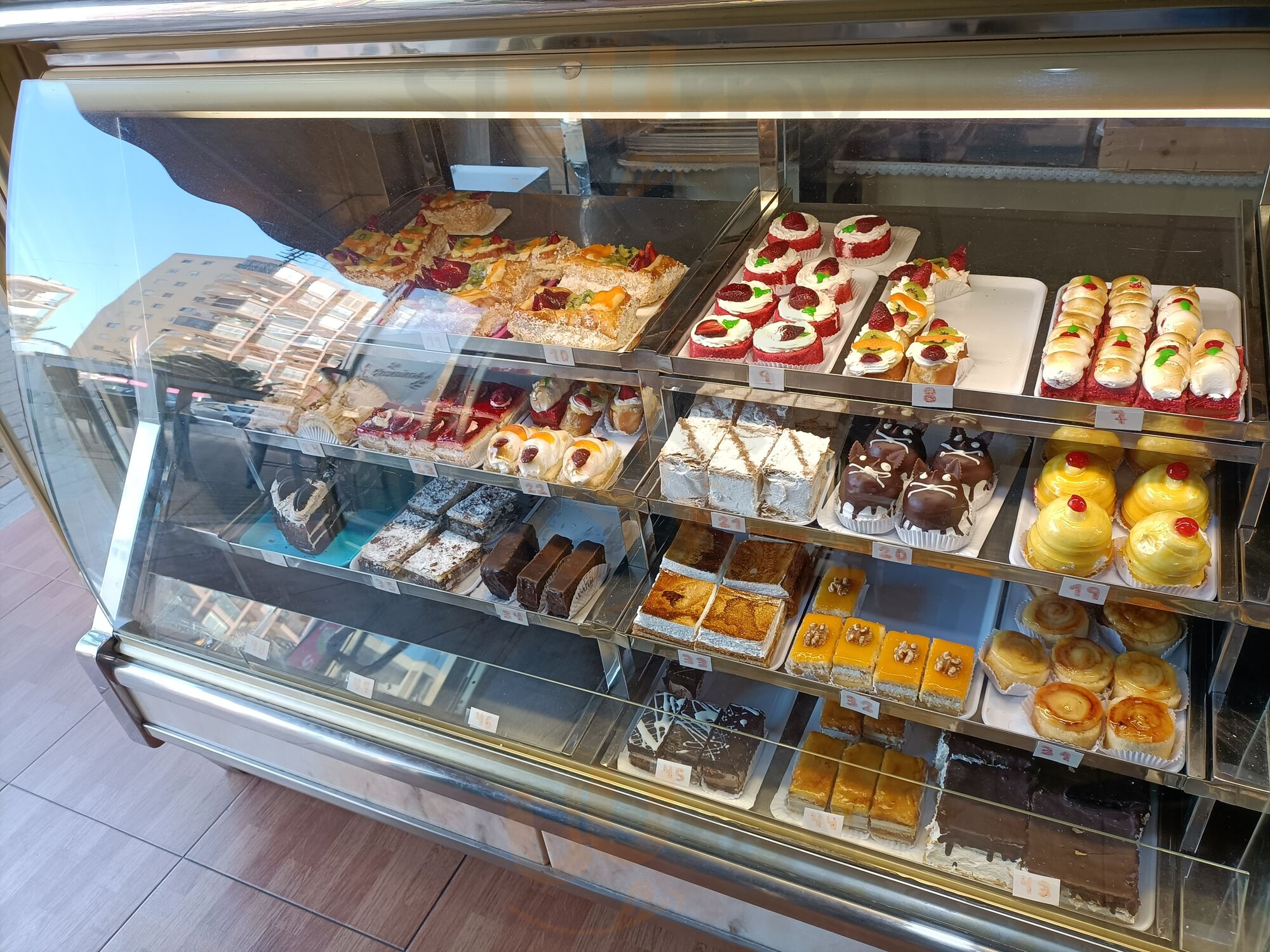 Panaderia-pasteleria Los Granainos