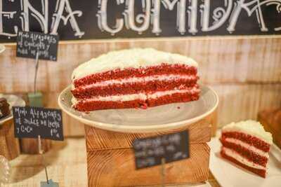 La Guinda "deli & Coffee"