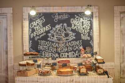 La Guinda "deli & Coffee"