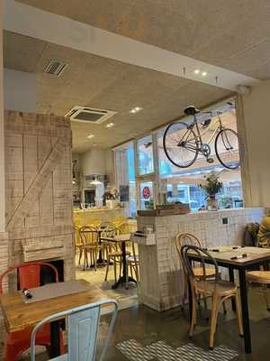 La Guinda "deli & Coffee"