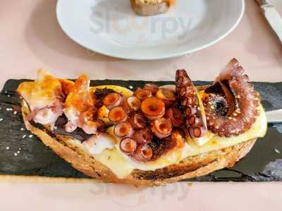 Trasnos E Bruxas Tapería