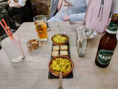 Trasnos E Bruxas Tapería