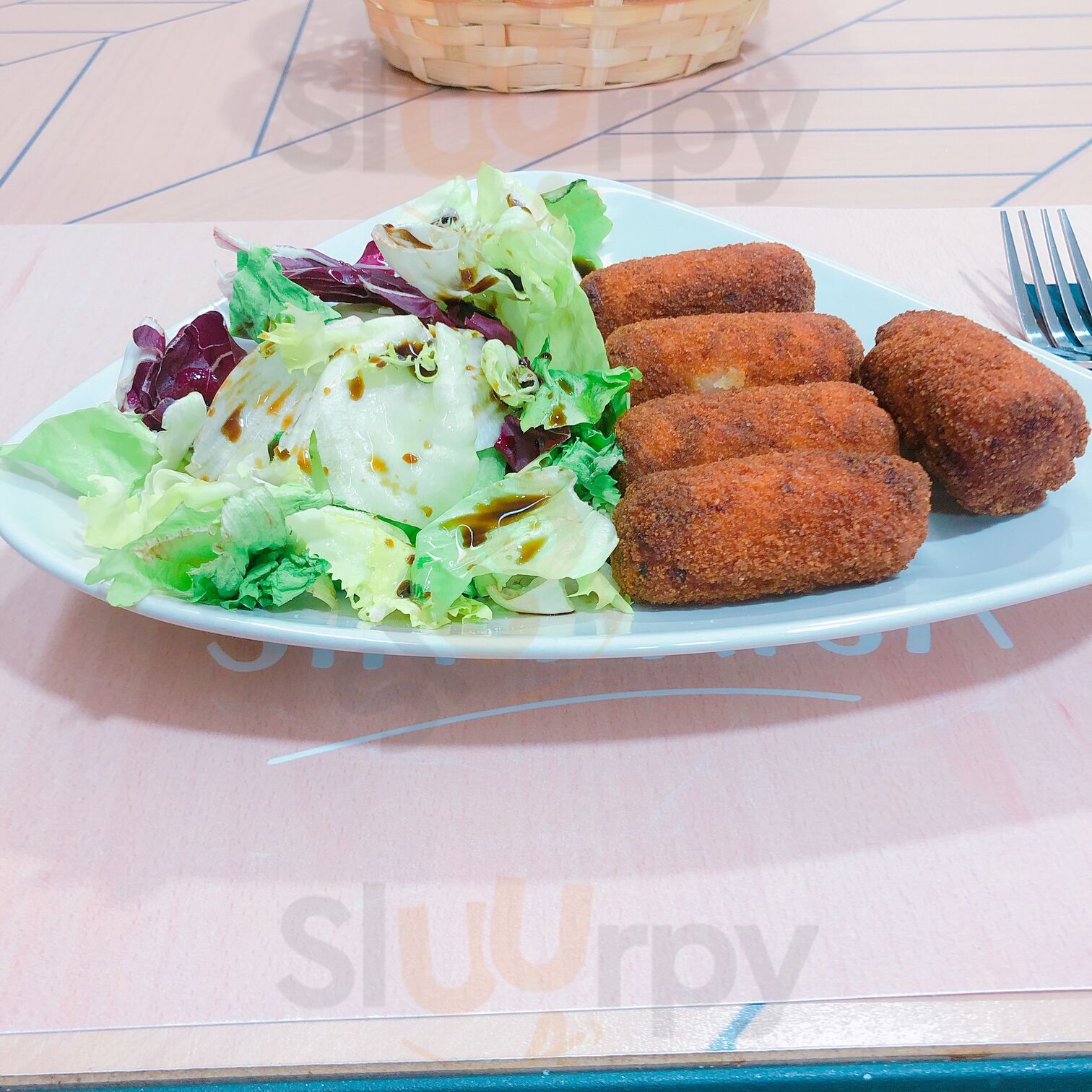 Trasnos E Bruxas Tapería