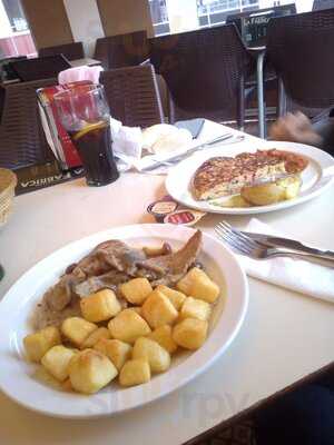 Cerveceria La Fábrica - Photo 7