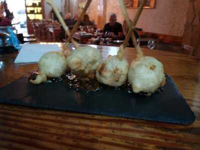 Tasca La Cueva De Madera Leo Y Montse