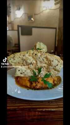 Tasca La Cueva De Madera Leo Y Montse