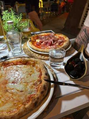 Roca Negra Sunset Club