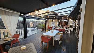 Roca Negra Sunset Club