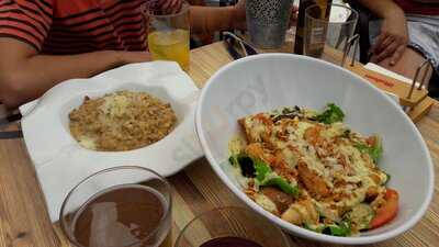 La Teta Y La Luna Lounge Club