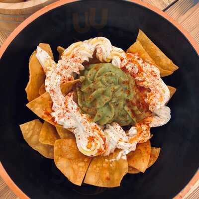 La Teta Y La Luna Lounge Club