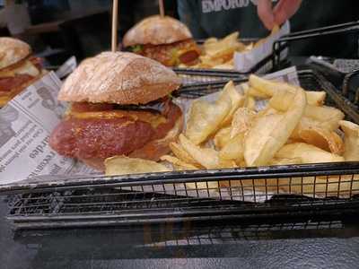 La Teta Y La Luna Lounge Club