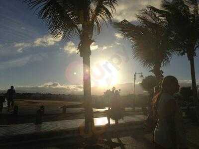 Waikiki Grill And Cocktail Bar