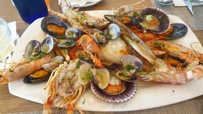 L'illa Cafe & Bistro