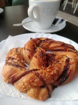 Vivari Coffee And Bakery