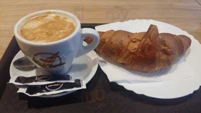 Vivari Coffee And Bakery