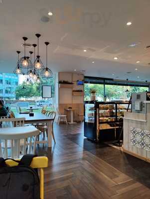 Vivari Coffee And Bakery