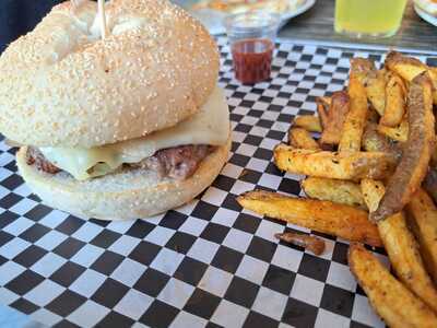 Cbc Come, Bebe Y Calla