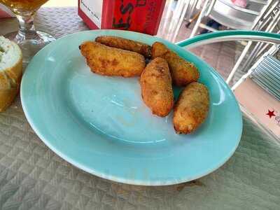 Emiliano Bar Restaurante Gondolas