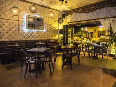 Que Thomas Gins & Cocktails