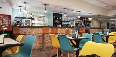 Cafe River