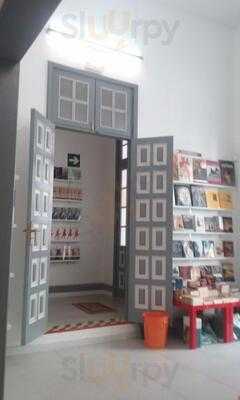 Librería Café El Libro En Blanco