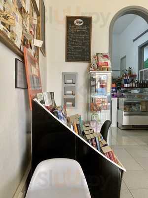 Librería Café El Libro En Blanco