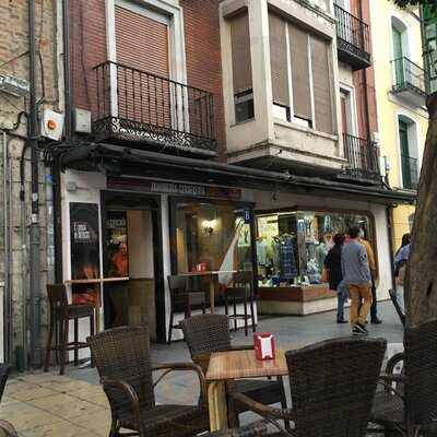 Jamoneria Cerveceria Exxencia De Ibericos