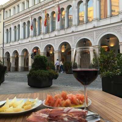 Jamoneria Cerveceria Exxencia De Ibericos