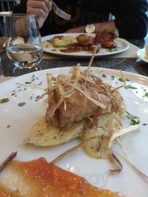 Cross Bar Restaurant