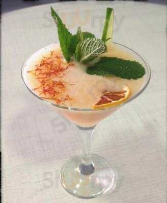 Vintage Slow Bar Coffee & Cocktail Lab