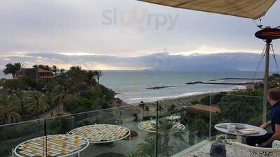 Azotea Sunset Raw Bar