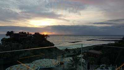 Azotea Sunset Raw Bar