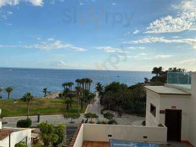 Azotea Sunset Raw Bar