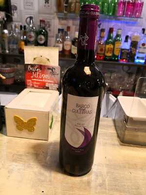 Momo Café, Copas Y Algo Más