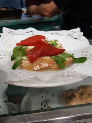 Momo Café, Copas Y Algo Más