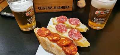 Momo Café, Copas Y Algo Más