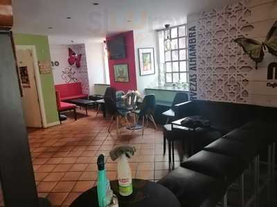 Momo Café, Copas Y Algo Más