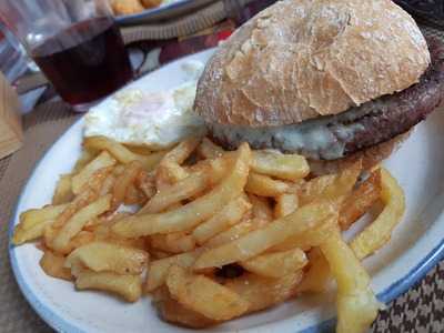 Momo Café, Copas Y Algo Más